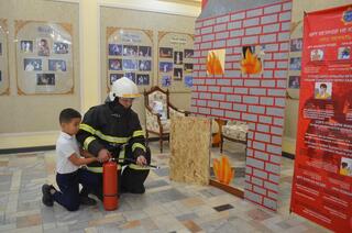 Формирование культуры безопасности: спасатели обучают детей действиям при ЧС
