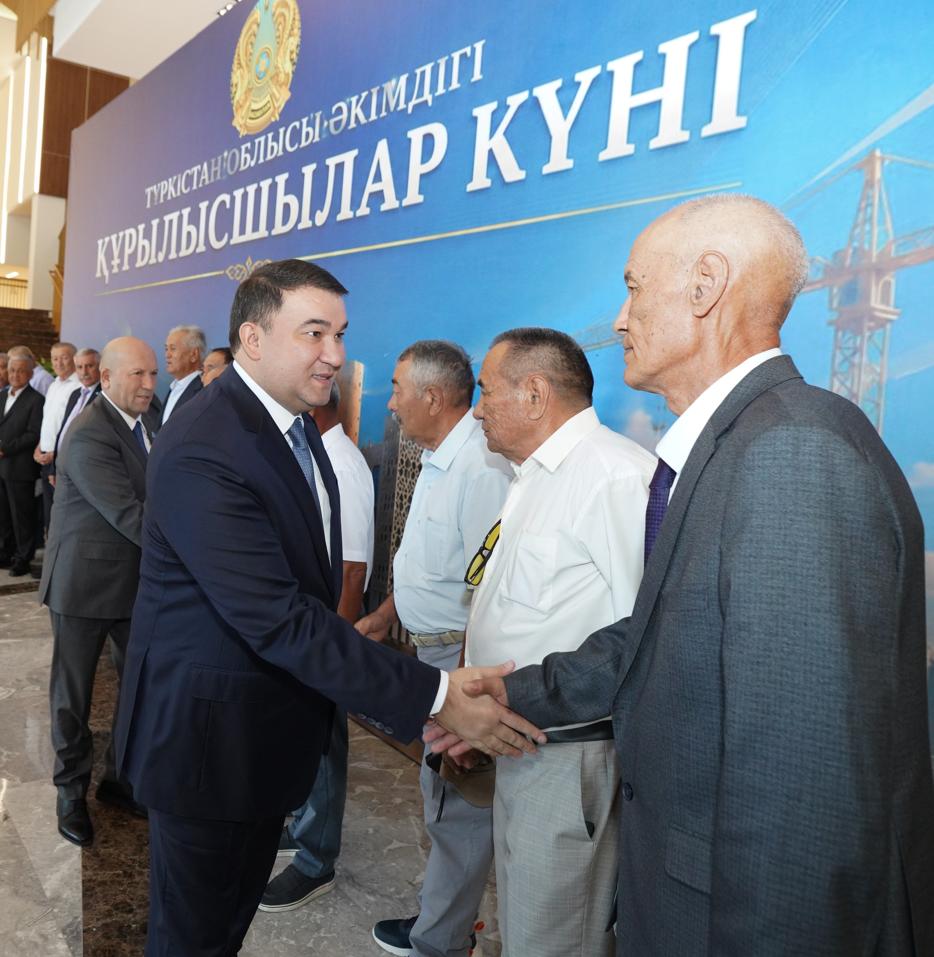 В ТУРКЕСТАНСКОЙ ОБЛАСТИ ЧЕСТВОВАЛИ СТРОИТЕЛЕЙ