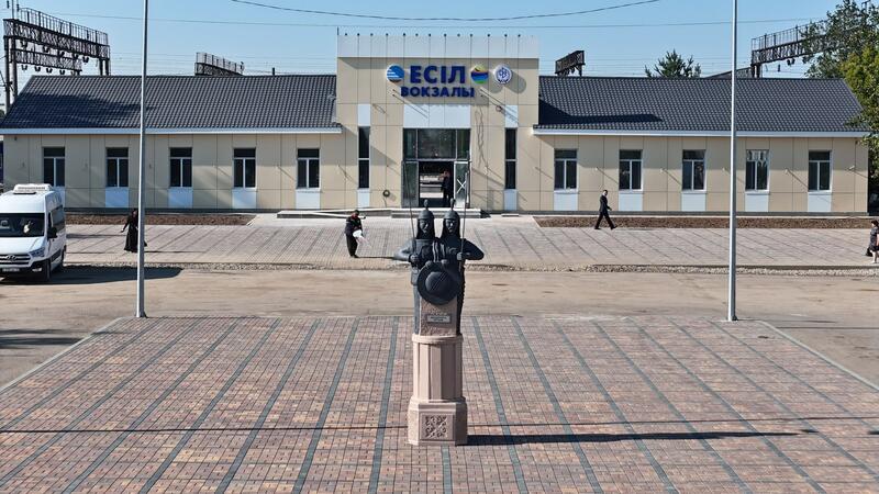 В Есиле продолжается реконструкция железнодорожного вокзала и обновлена детско-юношеская спортивная школа