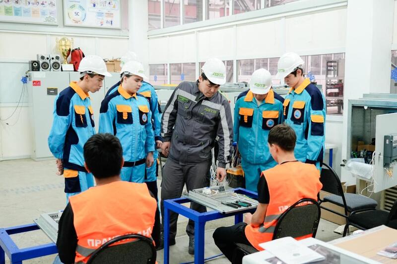 «Путь в профессию: от колледжа к производству»: молодежь столицы провела встречу на электротехническом заводе