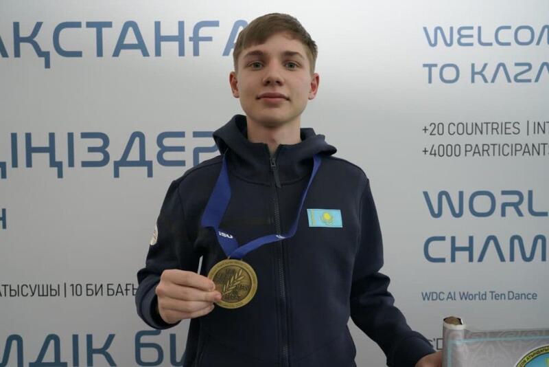 В столичном аэропорту болельщики торжественно встретили спортсменов, вернувшихся с чемпионата мира