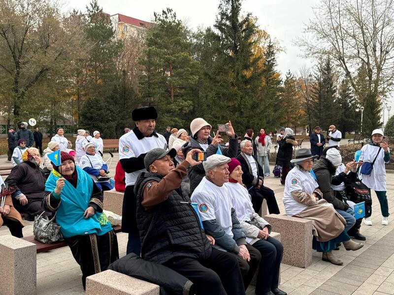 В честь Дня Республики в районе «Сарыарка» Астаны прошел праздничный флешмоб