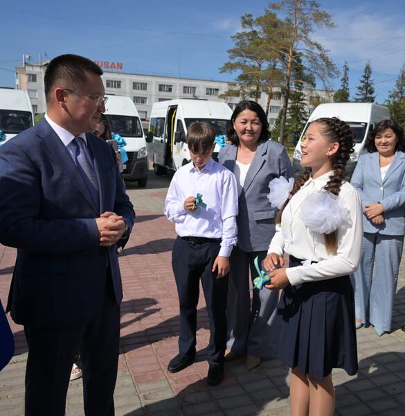 Подарок тем, кто дарит заботу: передача новых автомобилей учреждениям для детей-сирот и оставшихся без попечения родителей