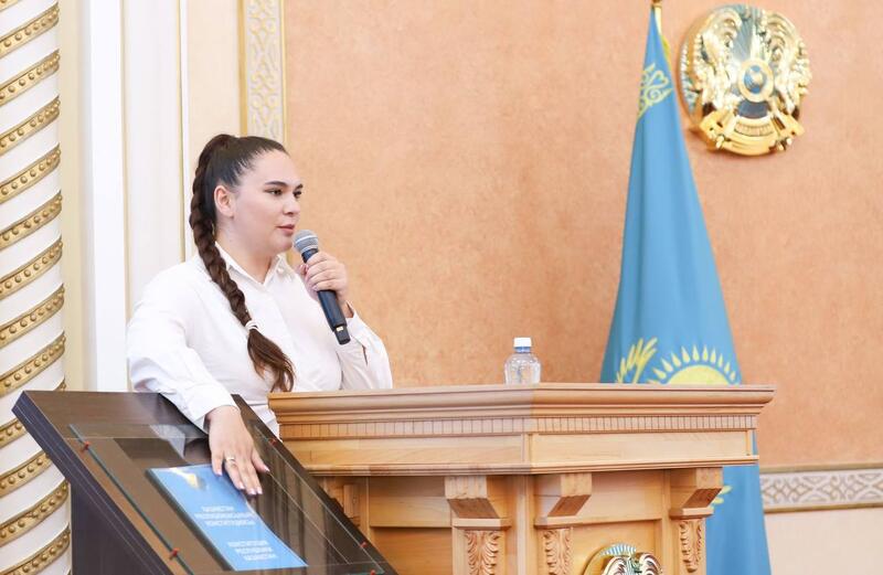 В Мангистау ко Дню государственных служащих наградили лучших представителей отрасли