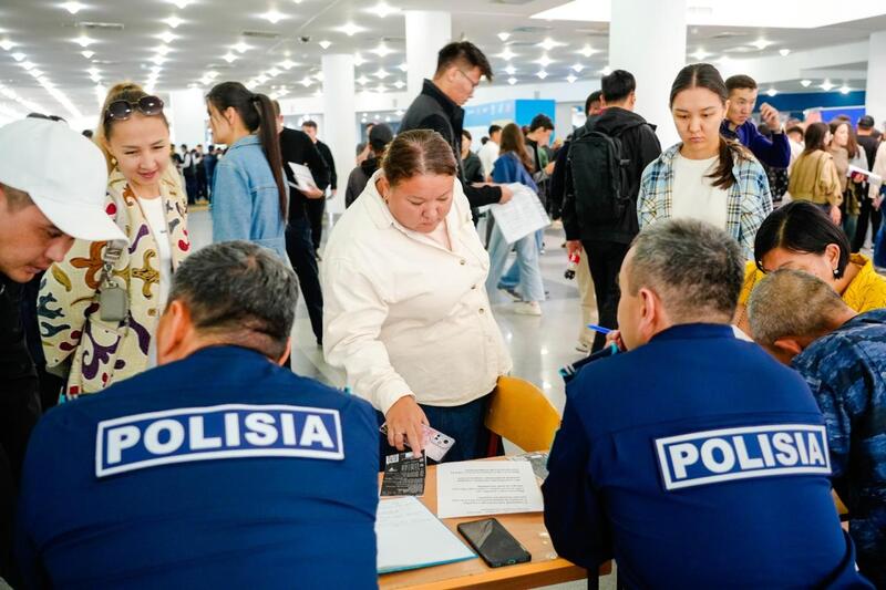 «Жастарға жұмыс»: на ярмарке в Астане было представлено более 1000 вакансий
