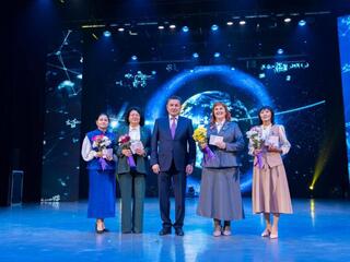 В ВКО поздравили педагогов с Днём учителя