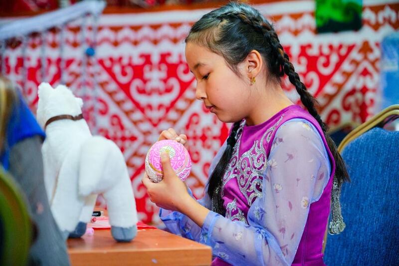 В Астане для детей развернули творческую зону на Наурыз