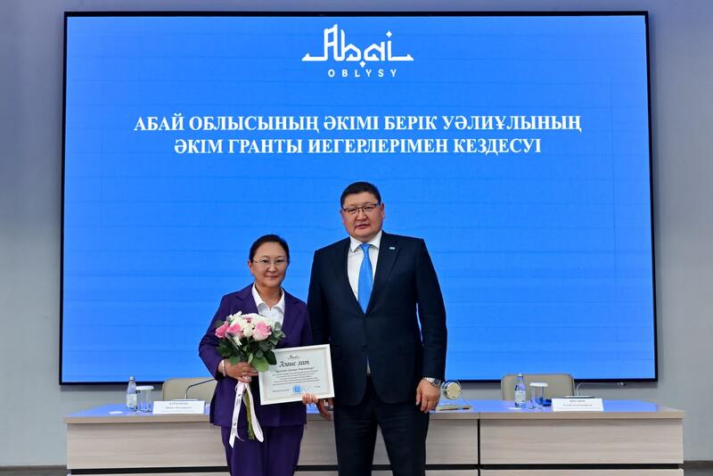 Аким области встретился с обладателями образовательных грантов