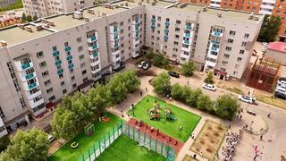В районе Сарайшык торжественно открыли благоустроенный двор