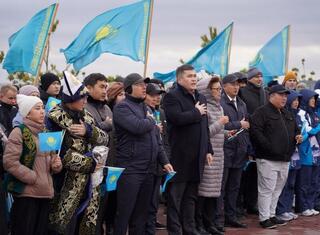 В Акмолинской области прошла церемония поднятия Государственного флага Республики Казахстан