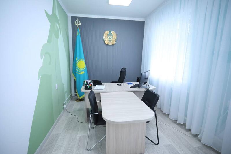 В селе Кендерли открыли новое здание акимата, вручили служебные автомобили