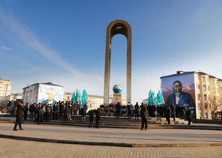 Церемония возложения цветов к монументу «Тәуелсіздік» состоялась в Таразе