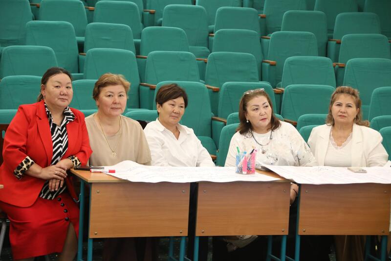 Более 360 специалистов повысили квалификацию по работе с детьми-сиротами