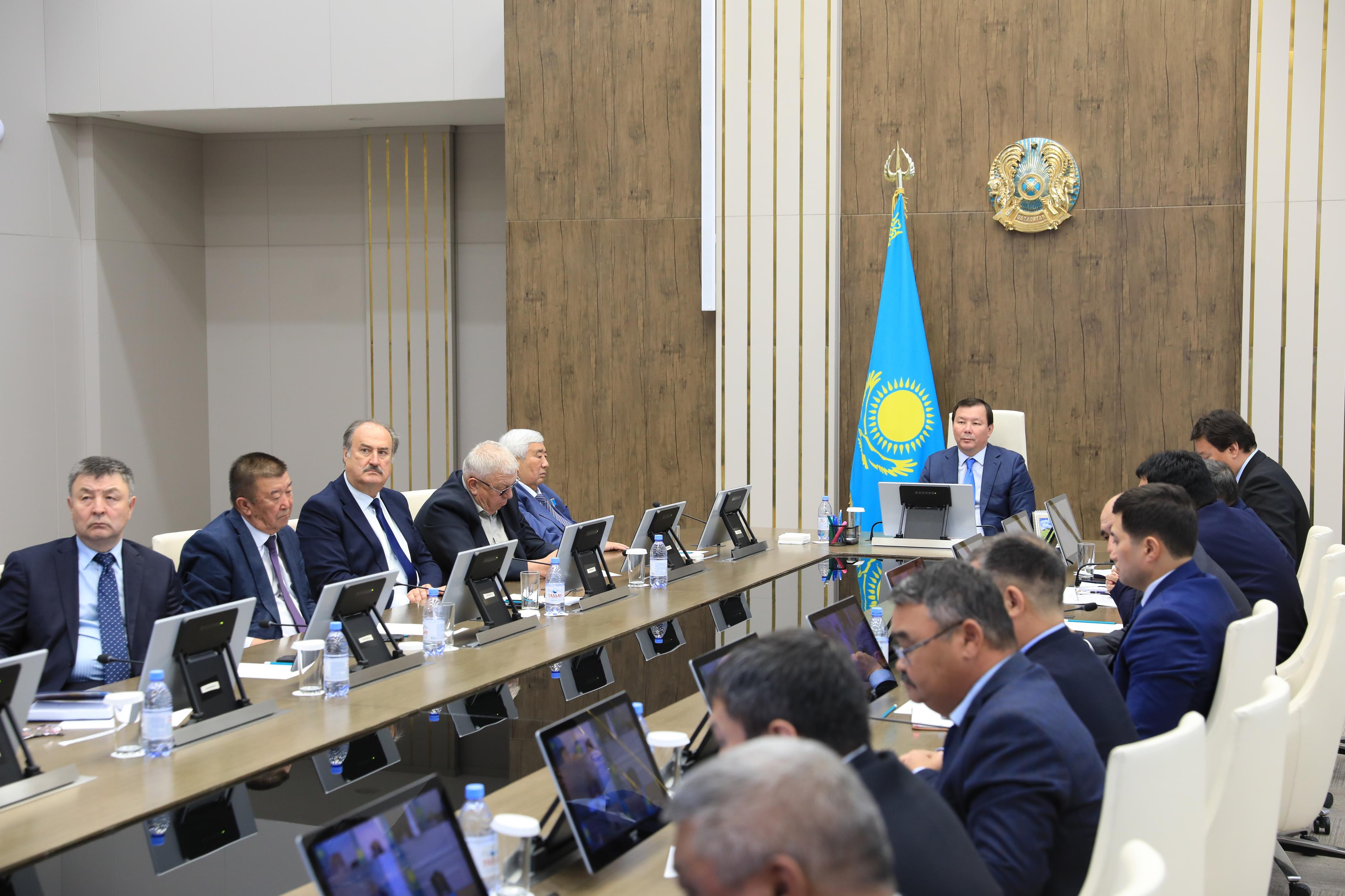 Премьер-министр Олжас Бектенов провел республиканское совещание по завершению весенне-полевых работ и развитию агропромышленного комплекса