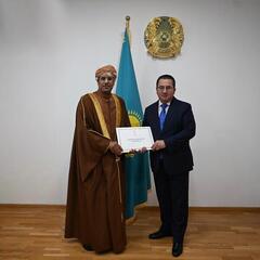 Посол Омана вручил копии верительных грамот