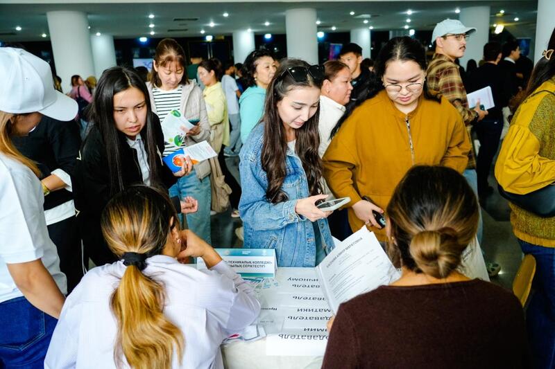 «Жастарға жұмыс»: на ярмарке в Астане было представлено более 1000 вакансий