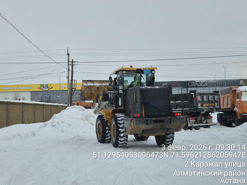 Более 3 000 дорожных рабочих и 1 600 единиц спецтехники заняты в снегоуборочных работах в Астане