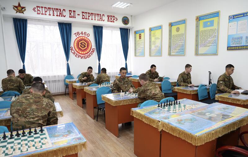 Министр обороны презентовал депутатам Парламента проект Sarbaz+ в Алматы