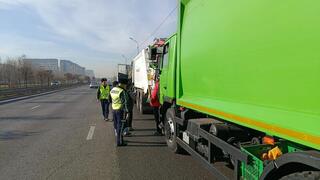 В Алматы усилили контроль спецтранспорта по вывозу мусора в рамках плана по снижению загрязнения воздуха