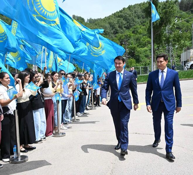 Церемония поднятия Государственного флага прошла в Алматы