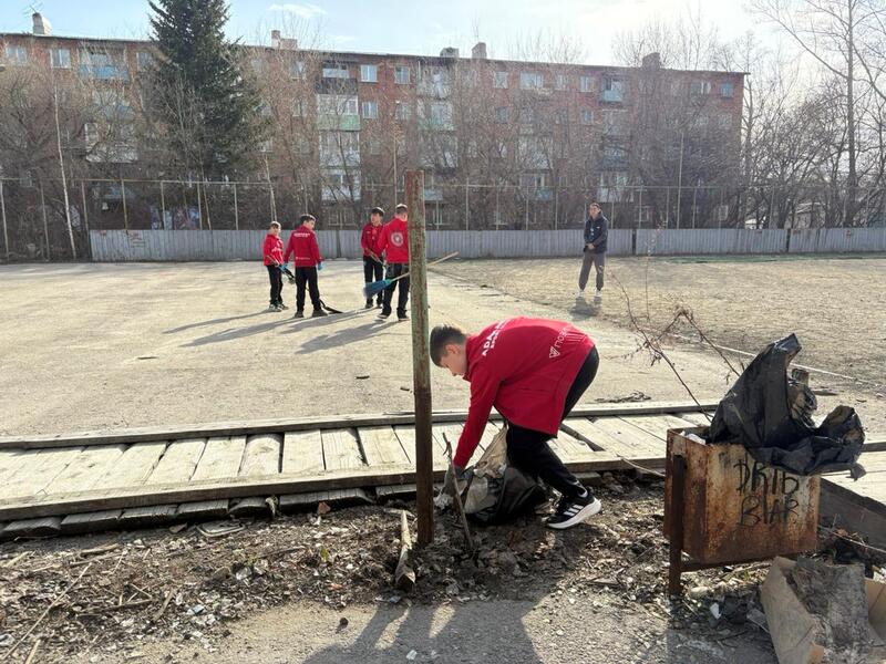 Жители Риддера на субботнике собрали более 5 тонн мусора