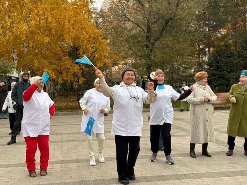 В честь Дня Республики в районе «Сарыарка» Астаны прошел праздничный флешмоб