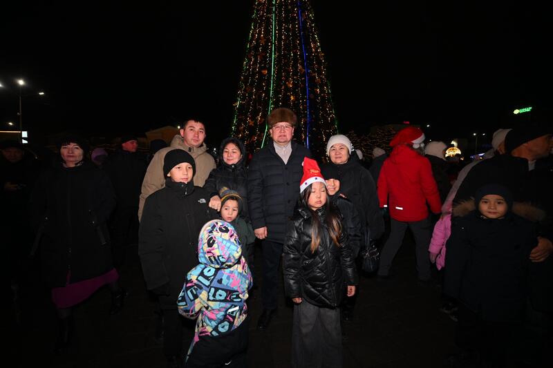 Аким области посетил праздничное мероприятие, посвященное Новому году