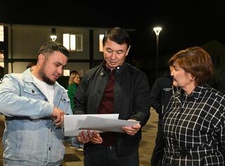 Поддержка местных производителей и единый стиль благоустройства - аким Алматы посетил предприятия и объекты Жетысуского района