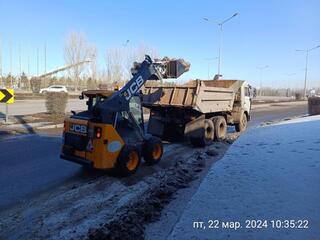 Почти 2,5 тыс. дорожных рабочих вышли на уборку снега в Астане