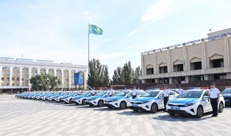 Сотрудникам полиции передано 94 служебных автомобиля