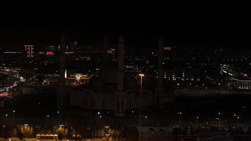 Более 50 объектов столицы поддержали акцию «Час Земли» и отключили подсветку