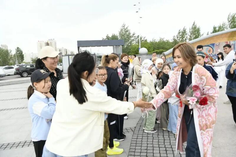 «Веселые старты» в День матери организовали для столичных семей