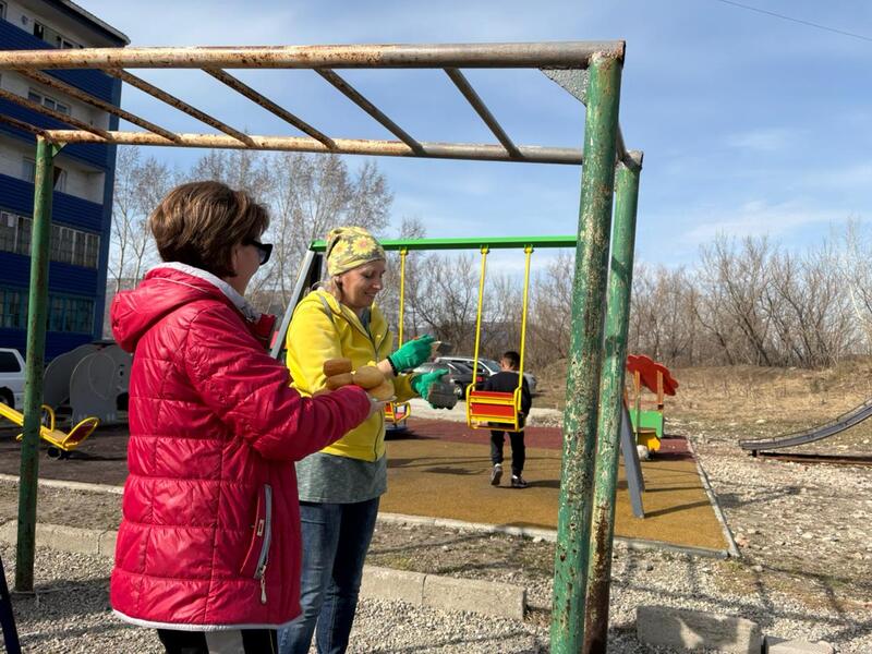 Жители Риддера на субботнике собрали более 5 тонн мусора