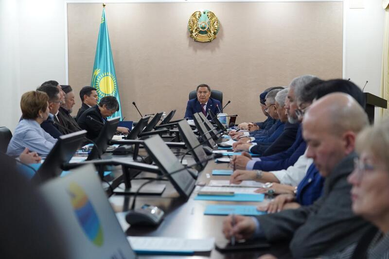 Аким Акмолинской области Марат Ахметжанов встретился с членами общественного совета