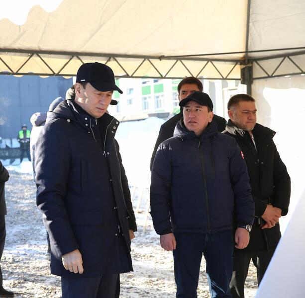 Аким Алматы проверил ход строительства ряда социальных объектов