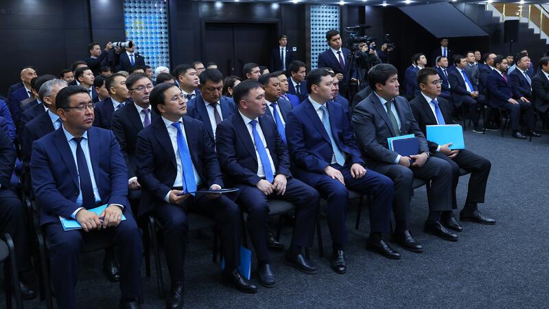 Олжас Бектенов представил активу Алматинской области нового акима