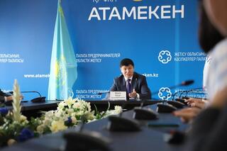 Аким города Ернат Бәзіл встретился с представителями Ассоциации деловых женщин