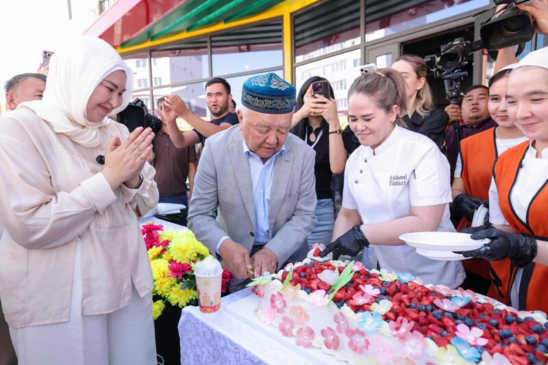 КО ДНЮ ГОРОДА В ШЫМКЕНТЕ ОТКРЫЛАСЬ СОВРЕМЕННАЯ АЛЛЕЯ ЦВЕТОВ