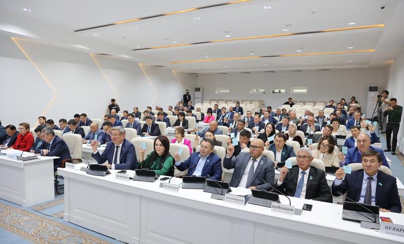 Ербол Карашукеев принял участие во внеочередной сессии областного маслихата