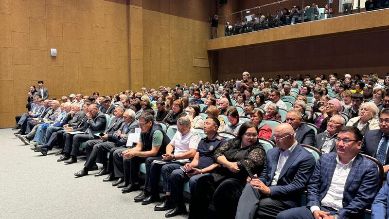 Вице-министр энергетики РК Сунгат Есимханов провёл отчетную встречу с жителями Павлодарской области