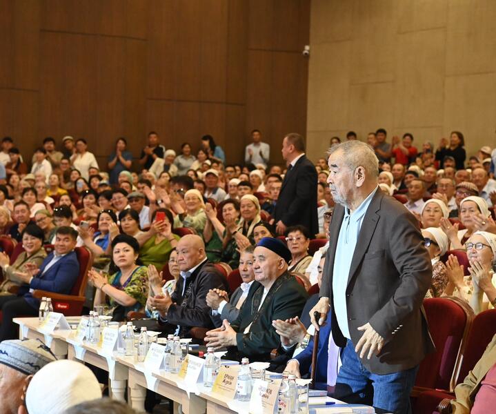 В Кызылорде завершился республиканский айтыс акынов