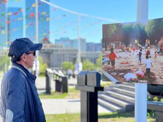 Фотовыставка с использованием искусственного интеллекта прошла у монумента 