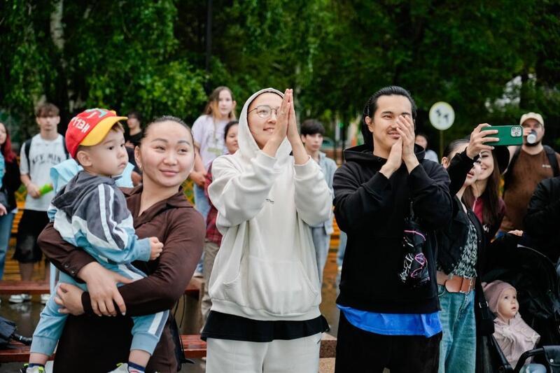 День госсимволов: торжественное шествие и концерт провели в Астане