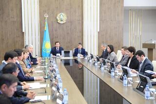 Аким области встретился с депутатами Сената Парламента