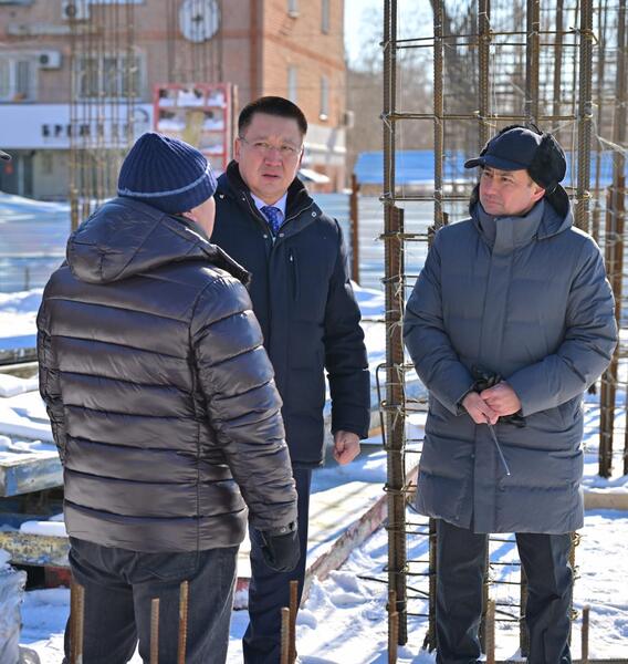 Аким области Асаин Байханов в рамках рабочей поездки посетил ряд инвестиционных объектов региона, ознакомился с ходом строительства гостиницы «Novotel», а также побывал на предприятиях центральной промышленной зоны областного центра