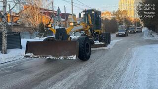 Свыше 2,4 тыс. дорожных рабочих вышли на уборку снега в Астане