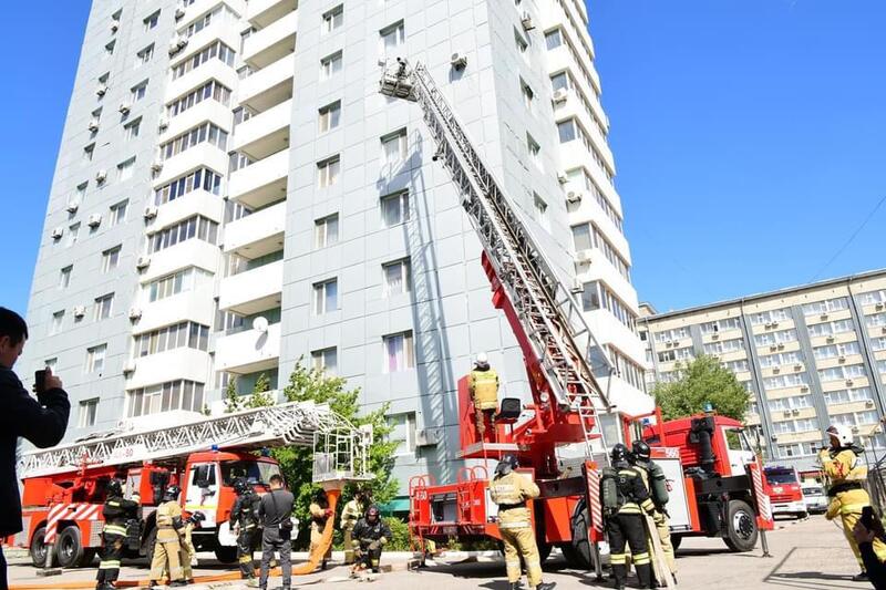 В Актобе в многоэтажном жилом доме прошли пожарно-тактические учения