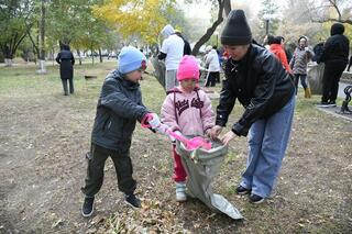 «Таза Қазақстан»: работники столичных учреждений культуры вышли на масштабную уборку в Астане
