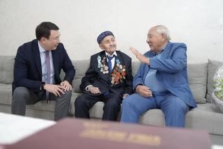 В Жетісу чествовали единственного в регионе ветерана Великой Отечественной войны в День пожилых людей