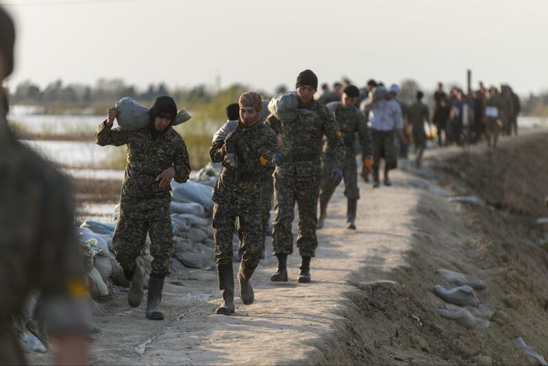 В СКО третий день борются с водой: дамбу продолжают укреплять